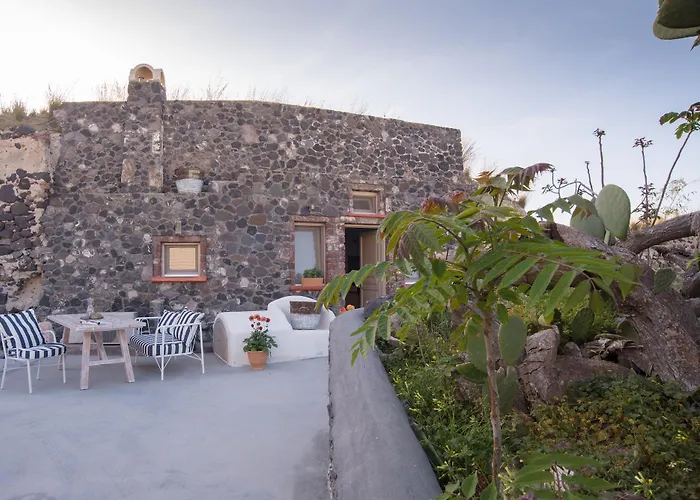 Lagadi Hotel Messaria (Santorini)